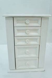 lot 90 image: White Jewelry Box 12x 9x 17