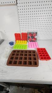 lot 7 image: Silicone Soap Molds including Various Shapes and Sizes