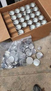 lot 104 image: Candlescience 8 oz Candle Tin, Metal Lids and Empty Tins - 92 Count