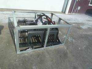 lot 35 image: Mini Skid Steer Rock Grapple 44