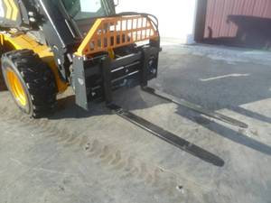 lot 60 image: Landhoner Skid Steer Hydraulic Pallet Forks 42