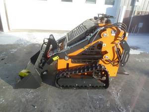 lot 14 image: Landhoner Mini Skid Steer Track Loader