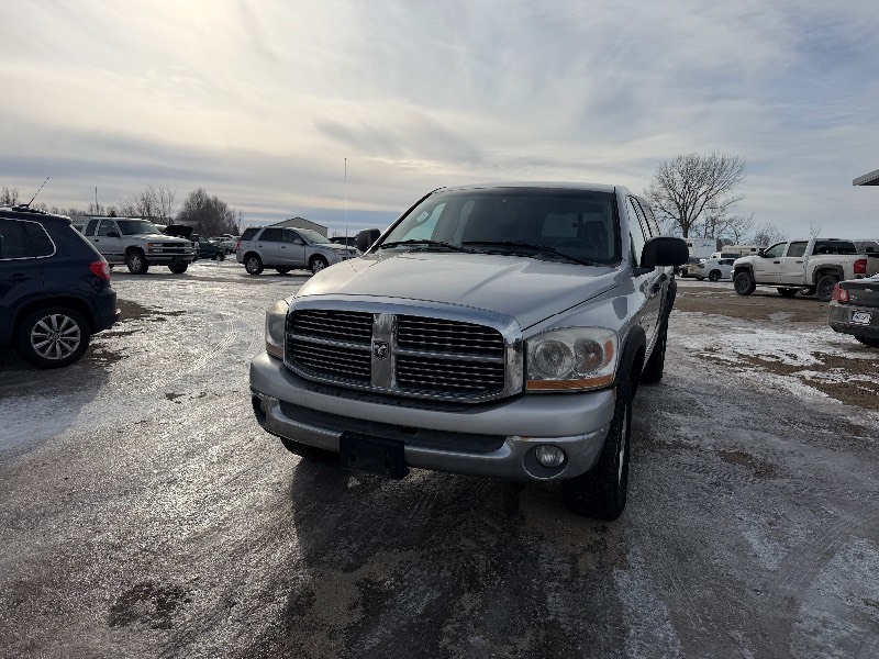 lot 8 image: 2006 Dodge Ram 1500 4X4