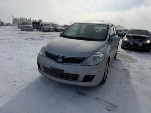 lot 10 image: 2010 Nissan Versa