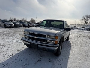 lot 12 image: 1995 Chevrolet 1500 4X4