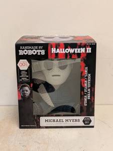 lot 4 image: NEW HANDMADE BY ROBOTS HALLOWEEN 2 (MICHAEL MYERS)
