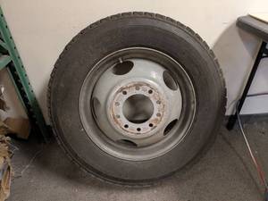 lot 169 image: BRIDGESTONE M729 225-70R 19.5 TIRE & RIM