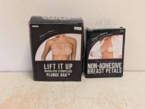 lot 209 image: LIFT IT UP BACKLESS STRAPLESS PLUNGE BRA  NON-ADHESIVE BREAST PETALS