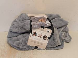 lot 192 image: BRENTWOOD WATERPROOF PET BLANKET & FURNITURE PROTECTOR GRAY