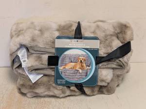 lot 196 image: BRENTWOOD WATERPROOF PET BLANKET & FURNITURE PROTECTOR TAN