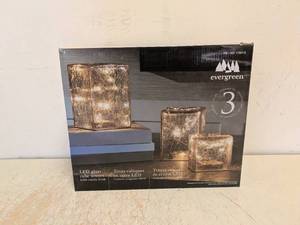 lot 184 image: EVERGREEN LED GLASS CUBE TOWERS 3PK