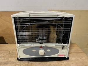 lot 51 image: Dyna-Glo 10,000 BTU Indoor Kerosene Radiant Heater, model RMC-55R7
