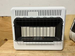 lot 52 image: Mr. Heater 30,000 BTU Vent-Free Radiant Dual Fuel Heater