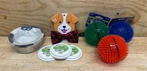 lot 117 image: Various Dog Items