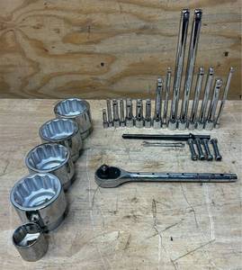 lot 132 image: Wrench attachments lot of 23