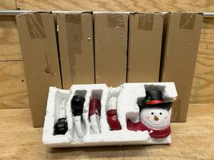 lot 156 image: Snowman Tree Hugger (lot of 6)