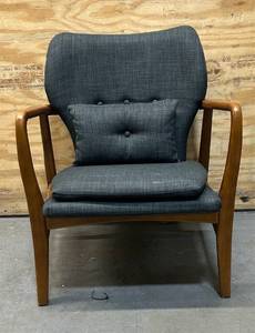 lot 195 image: Manhattan Comfort Accent Chair