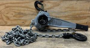 lot 218 image: KLUTCH 3,300-LB. Manual Lever Hoist