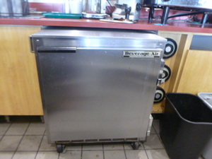 lot 10 image: Beverage Air Under Counter Cooler