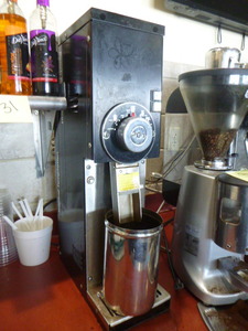 lot 17 image: Commercial Coffee Grinder