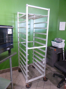 lot 27 image: New Age Full Size Sheet Pan Rack