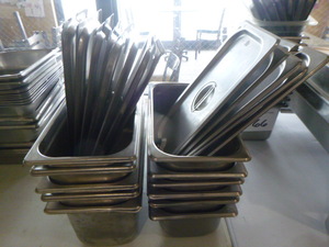 lot 67 image: Quarter Size Steam Table Pans