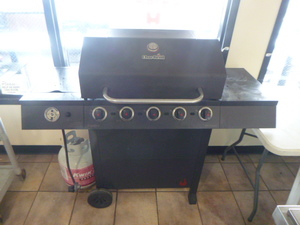 lot 74 image: Char Broil Amplifier LP Gas Grill
