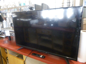 lot 83 image: Insignia 32 TV