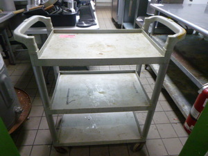 lot 89 image: Cambro 3 Shelf Plastic Utility Cart