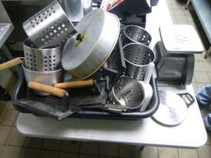 lot 92 image: Kitchen Items