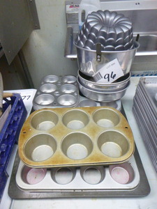 lot 96 image: Bakeware