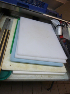 lot 99 image: 6 Cutting Boards