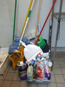 lot 102 image: Cleaning Supplies