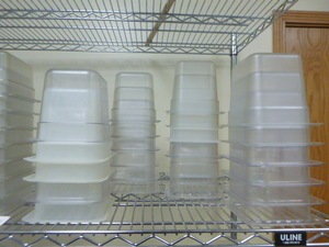 lot 105 image: Sixth Size Salad Bar Containers
