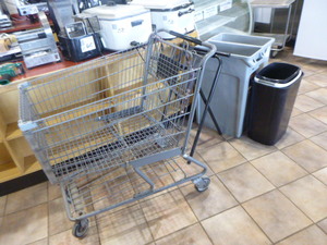 lot 124 image: Grocery Cart and Trash Cans