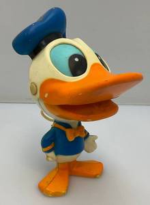 lot 78 image: 1976 Pull String Talking Animated Donald Duck (WORKS)