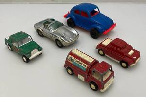 lot 106 image: Vintage Miniature Die Cast Tootsie Toy Cars Including VW Bug And More