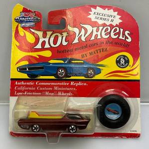 lot 124 image: 1993 Mattel REDLINE HotWheels Vintage Collection DEORA Brown (New Old Stock)