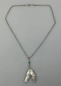 lot 178 image: Vintage Native American Style Necklace With Feathers And Turquoise