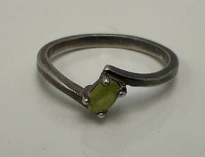 lot 182 image: SIZE 6 Silver 925 Marked Green Stone Ring  1.91 Grams