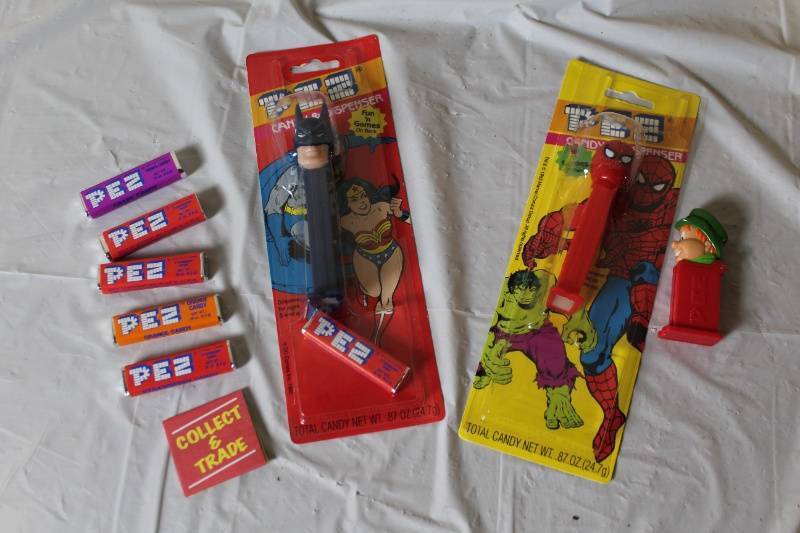 lot 258 image: Canister Set - Vintage 4-Piece Ceramic Tea Flour Coffee Sugar with Wood Lid