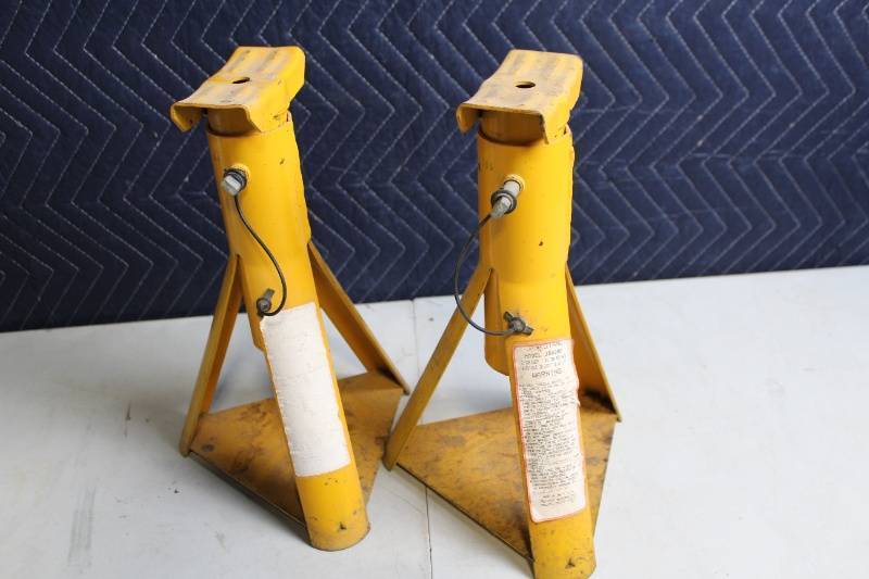 lot 361 image: Pair of Heavy-Duty Yellow Jack Stands