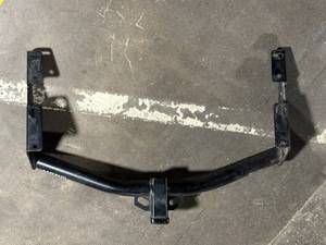 lot 208 image: U-Haul Hitch Frame Assembly V-5 Weight-Distributing Tow Hitch 3,500-5,000 lbs