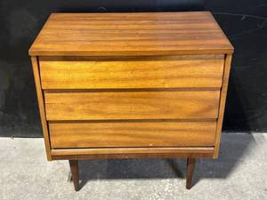 lot A-228 image: 3-Drawer Chest - Mid-Century Modern Vintage Storage