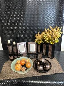 lot 275 image: Decorative Home Decor Set - Patterned Frames, Vases, Plant Arrangements & Bowls