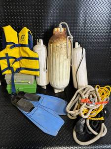 lot 321 image: US Divers Scuba Fins Pair & Overtons Life Jacket & Diving Tanks & Ropes