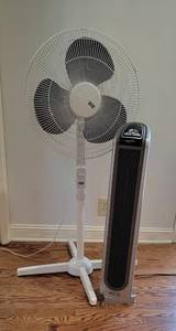lot 200 image: Floor Model Oscillating Fans, 2