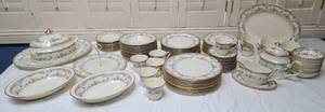 lot 35 image: Minton Avonlea Pattern Dinnerware Service for 12