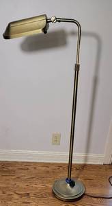 lot 85 image: Verilux Brushed Brass Telescoping Floor Lamp, B