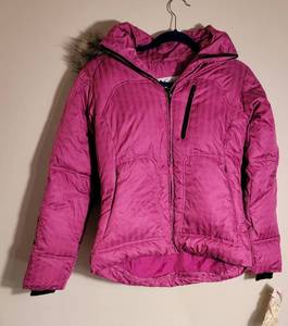 lot 254 image: Columbia Hot Pink Hooded Jacket  size S, NWT